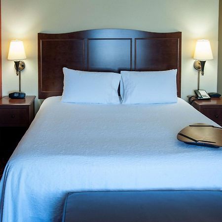 Hampton Inn & Suites Watertown Bagian luar foto