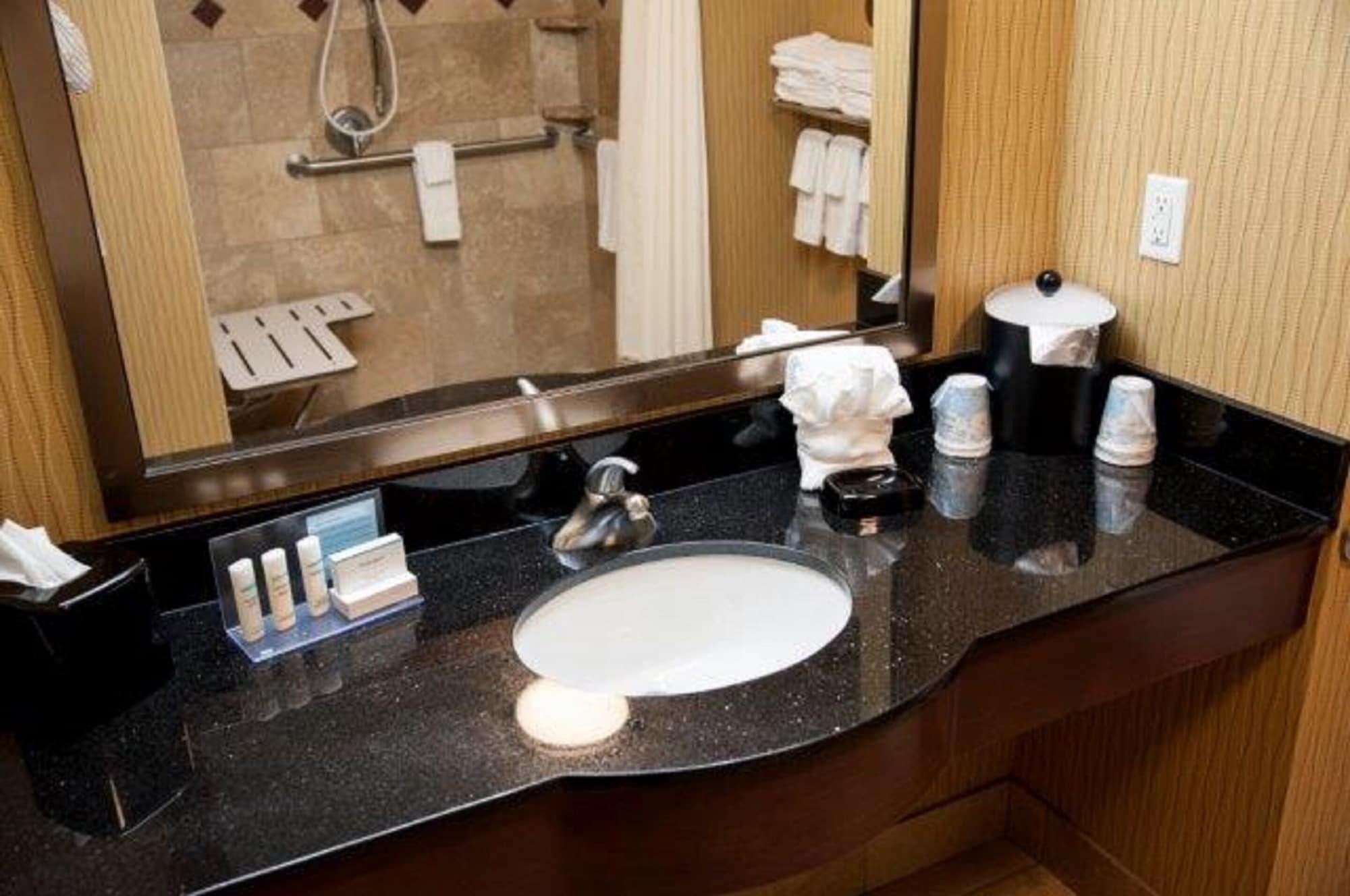 Hampton Inn & Suites Watertown Bagian luar foto