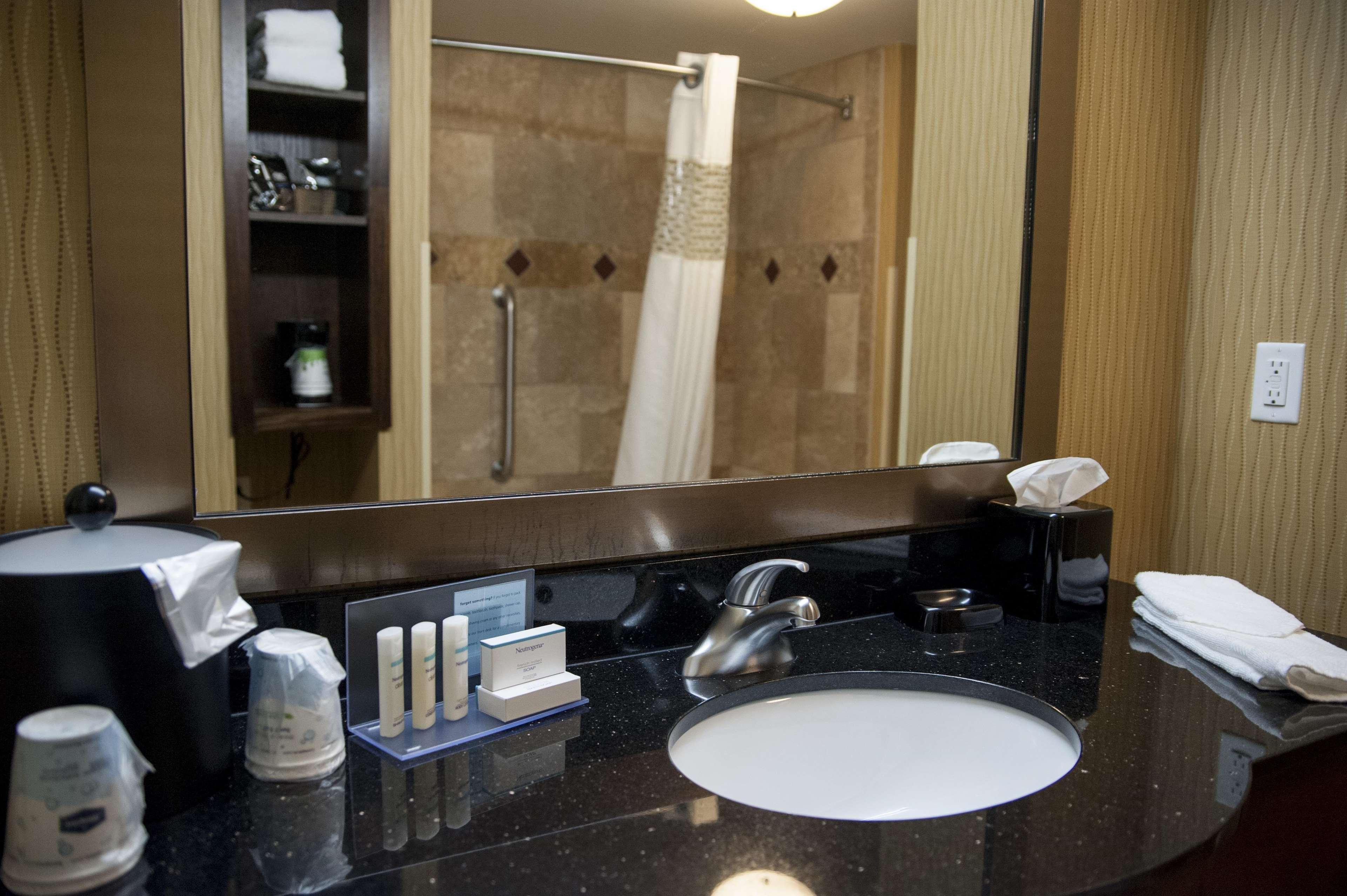Hampton Inn & Suites Watertown Bagian luar foto