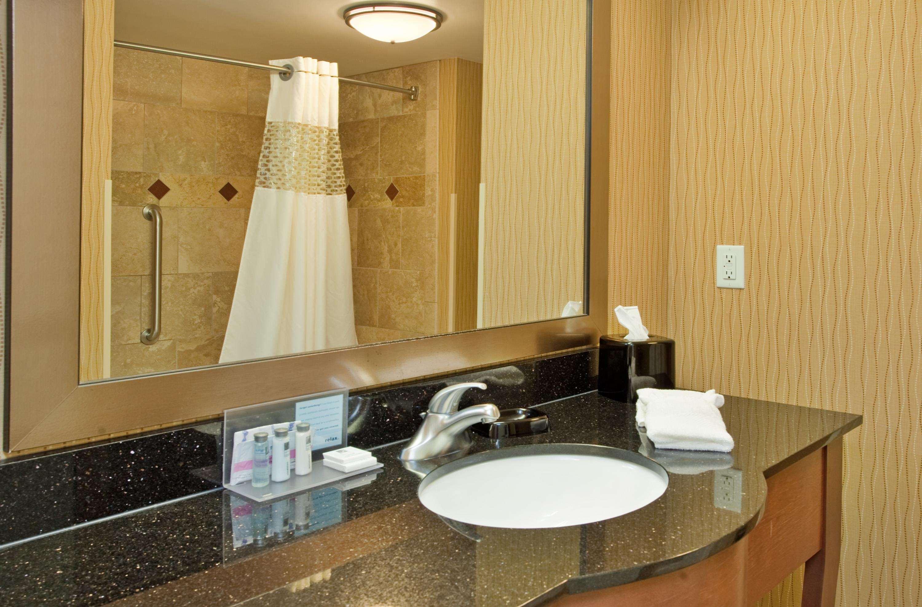 Hampton Inn & Suites Watertown Bagian luar foto