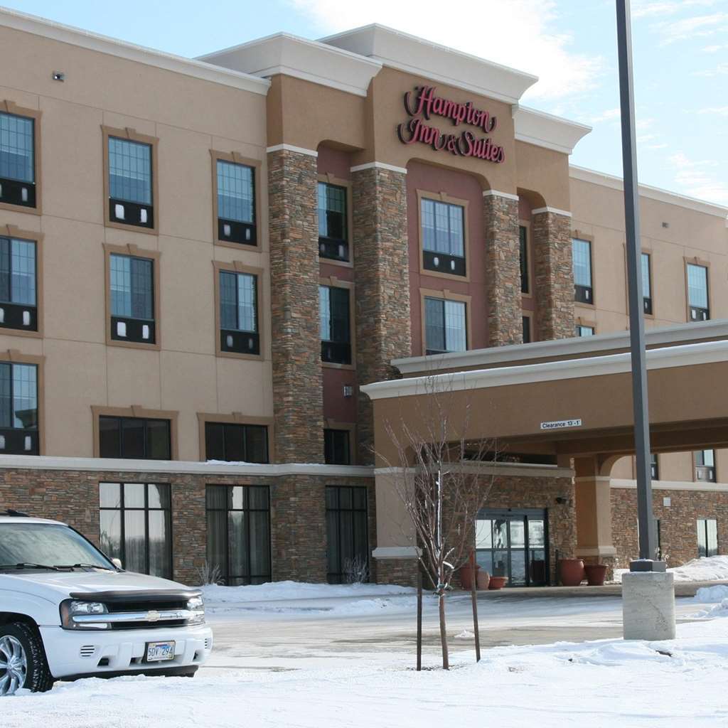 Hampton Inn & Suites Watertown Bagian luar foto